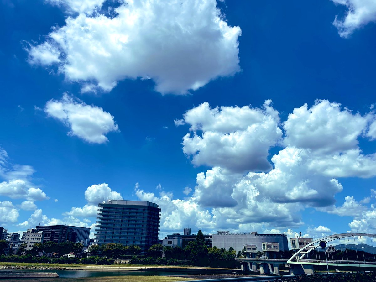 mitorizu_cmg's tweet photo. #見取り図 単独ツアー
#Backpacker @岡山公演
絶賛準備中です🍑✨

本日お越しの皆様！
場所は岡山市民文化ホールです☝️
市民会館ではないので
お気をつけください⚠️

また、今回も岡山公演限定の
ポスターデザインがコンビニから
プリントできます💞
https://t.co/9NRw0YbZjA

こちらもぜひ🙇 https://t.co/7QgDovKSCO