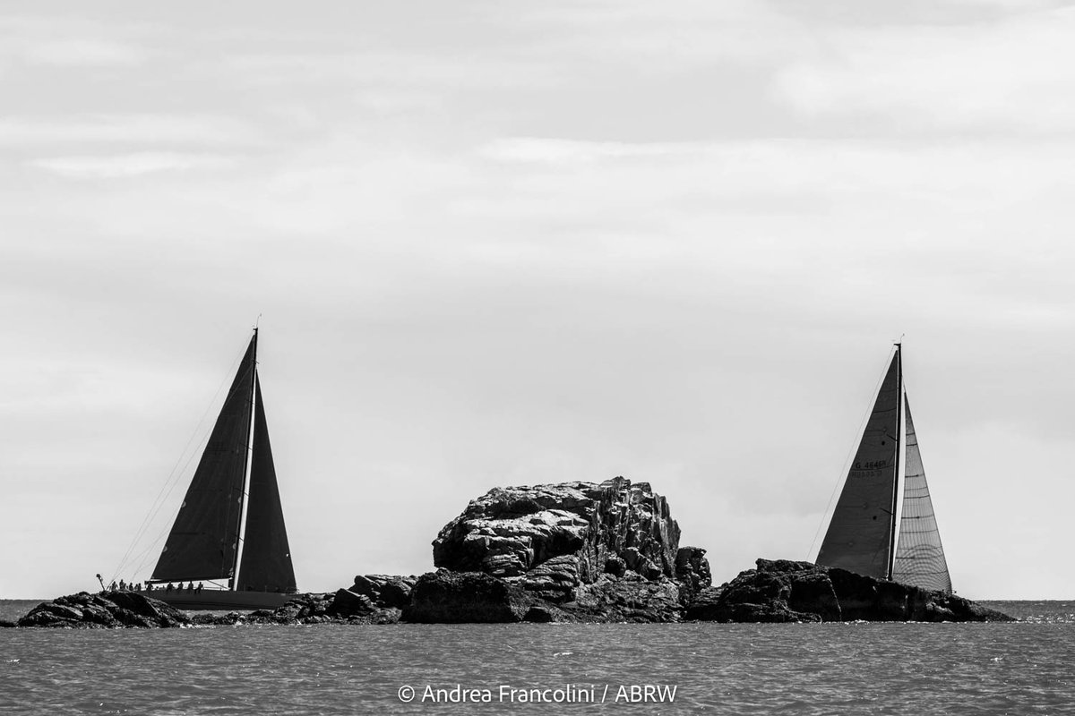 Afrancolini's tweet photo. Sailing Gods' wit shines—yesterday's ease, today's playful winds and jacuzzi waves. Opting for this paradise over office's neon glow and air-con monotony any time! 🌊☀️ #SailingMagic @airlie_raceweek https://t.co/6eIzGo7UDb