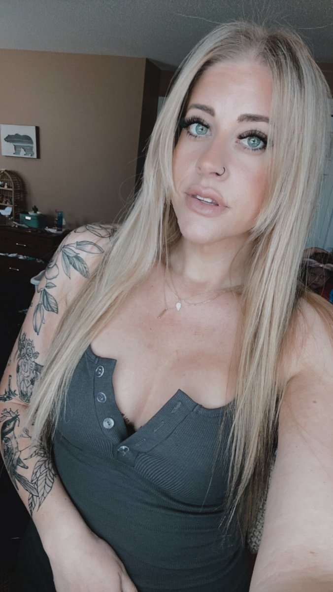 brookieleighbee's tweet photo. I ain’t palm reading, but I got ‘em in their feelings 🖤 https://t.co/SfWLpODjrt