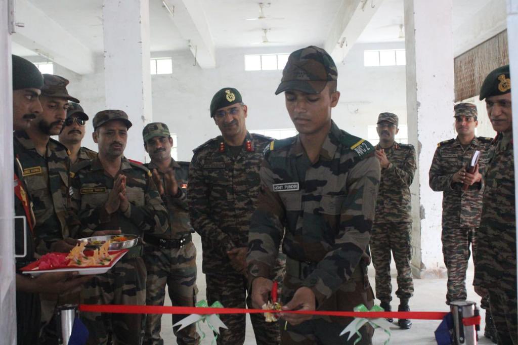 PROdefprayagraj's tweet photo. 'Year of Transformation'
A state of art Physiotherapy &amp; Rehabilitation Centre for #Agniveers &amp; Trg staff was inaugurated by GOC Purva UP &amp; MP Sub Area at #DograRegimentalCentre Ayodhya. The facility will be used for scientific management of physical injuries sustained during trg. https://t.co/zeJ6vEAJrk