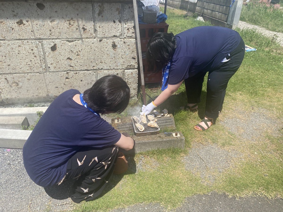 blissnp's tweet photo. 夏休み　昨日は有志組のバンジーを応援し、今日は牡蠣を焼いています🦪 https://t.co/YMOs7Axez4