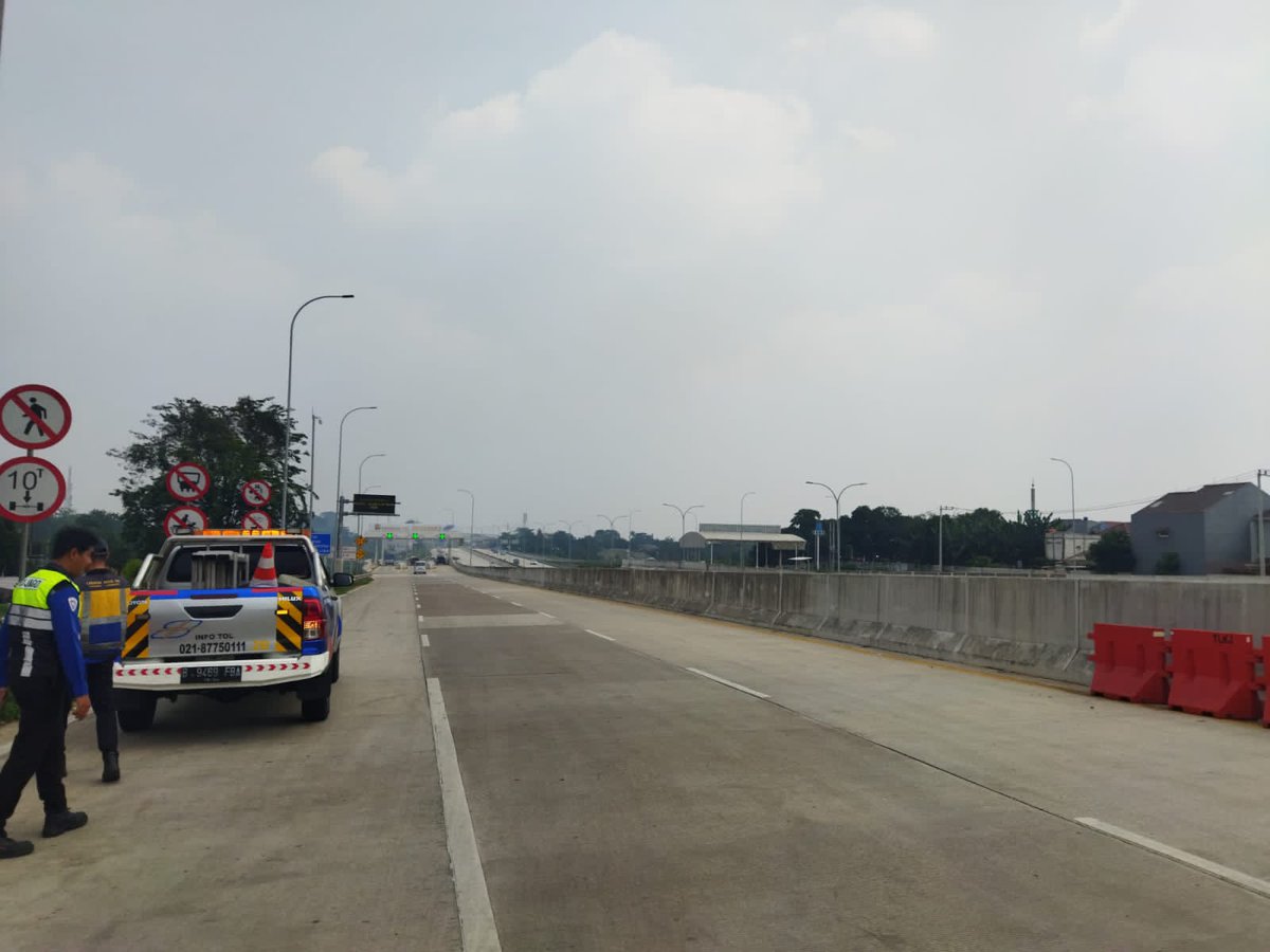 #TolCihagoDepok On ramp Kukusan3 sudah dibuka kembali (11:00 WIB), dan akan ditutup kembali besok pagi (06:00 WIB) setiap harinya. Jaga jarak aman kendaraan anda, patuhi protokol perambuan yang ada, dan semoga selamat sampai tujuan. Terima kasih...