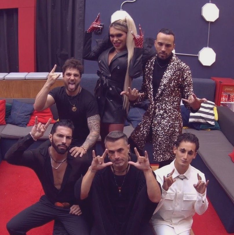 nightshrry_'s tweet photo. emilio hizo un excelente trabajo en el team infierno, nos regalo hermosos momentos, llenos de risas, llanto y alegria, fue el  mejor halcon de el team, siempre en mi corazón para el mas chiquito de el infierno 

#LaCasaDeLosFamososMexico https://t.co/18dqEROCcW