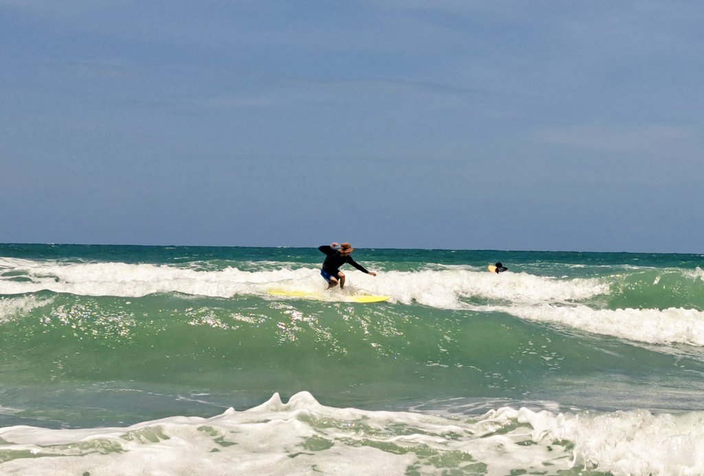 Thailandee_com's tweet photo. Petite session de surf à Mae Ramphueng Beach avant d'aller manger.
#writeyourown2023 #Rayong #amazingThailand https://t.co/qEyQf9Miaf