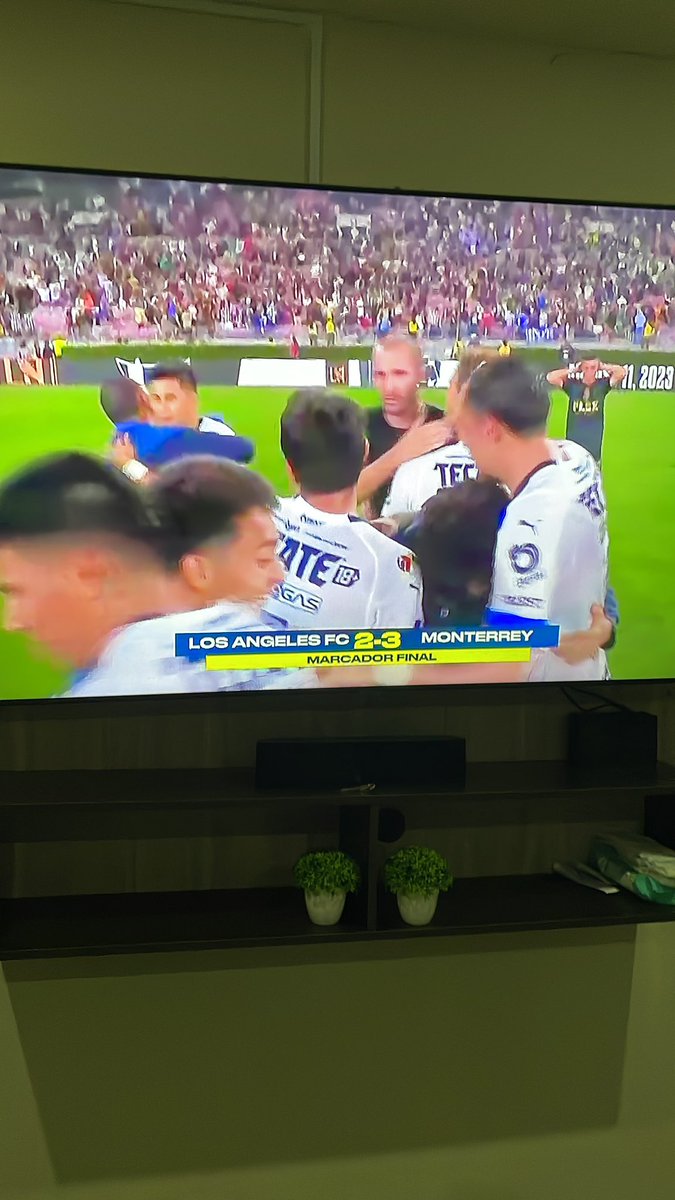 Humbert087's tweet photo. Te amo Monterrey! Que huevotes tiene la pandilla! https://t.co/za4Ffl3WRI