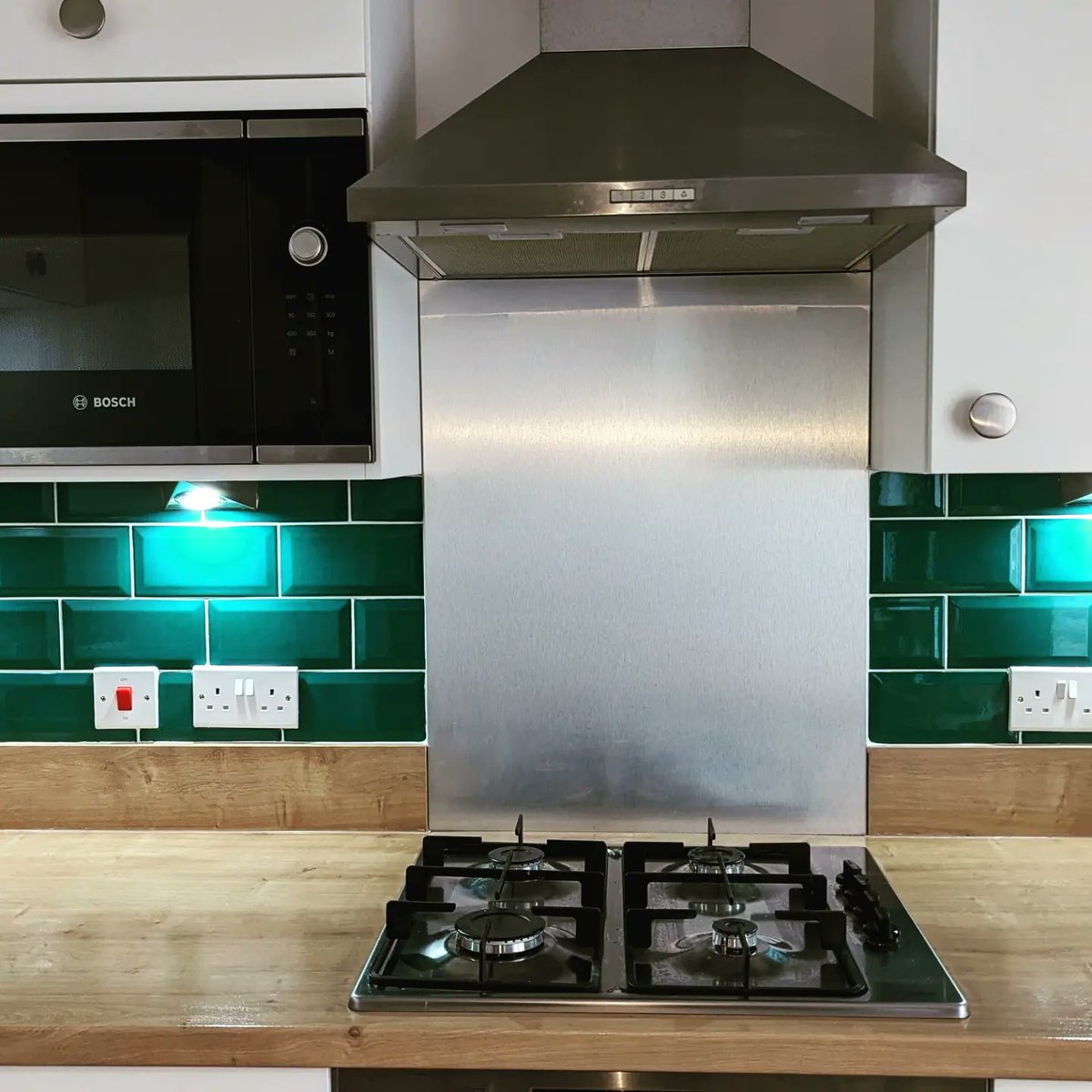 dunbartontiling's tweet photo. Oh, let me guess, you're in desperate need of a trusty tradesman to handle your splashback and floor tile situation in the kitchen and bathroom? Well, lucky for you, I know just the friendly expert! Contact Brian Gallagher on 07926947257 https://t.co/vNErcsgHQ8 #tiler #toppstiles https://t.co/OteQNOl1zc