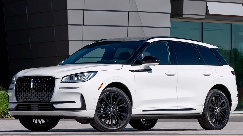 Autocosmos's tweet image. En @LincolnMexico 𝗖𝗼𝗿𝘀𝗮𝗶𝗿 𝗕𝗹𝗮𝗰𝗸 𝗝𝗲𝘁 𝟮𝟬𝟮𝟯 😍 destaca la presencia de una pantalla touch de 13.2” vinculada a #SYNC4 👌🏻 acompañado por detalles en aluminio, computadora de viaje, volante tapizado en piel y filtro de partículas para cabina👉mx.atcs.ms/45kiGQ8