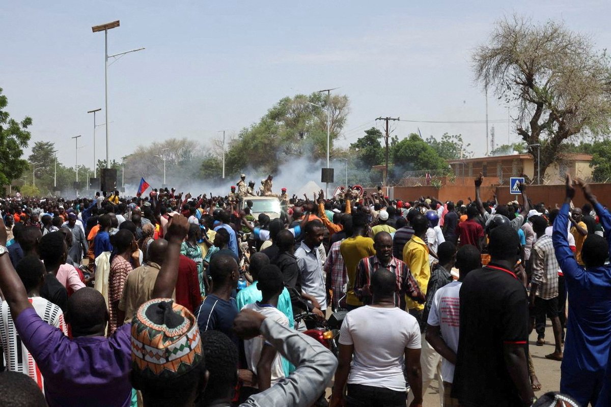 MalcolmInfiniti's tweet photo. Nigerians in Niger beg FG for evacuation over impending attack. 
No responsible &amp; sensitive govt goes to war without first evacuating its citizens from the theater of war.
TINUBU have said nothing  about the lives  &amp; safety  of Nigerians in Niger but is eager to go to war. https://t.co/ytgp2sjWjA