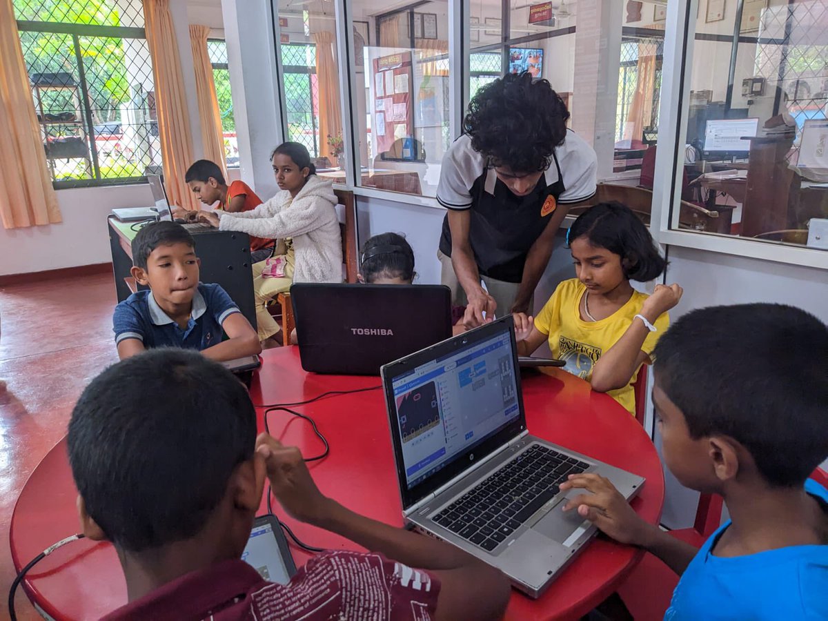 stemuplk's tweet photo. CoderDojo @ Doluwa Public Library, Kandy District - August, 2023
#lka #Microbit #CoderDojo #SLTMOBITEL #STEMUP @CoderDojo @microbit_edu https://t.co/oxNW20zpKS
