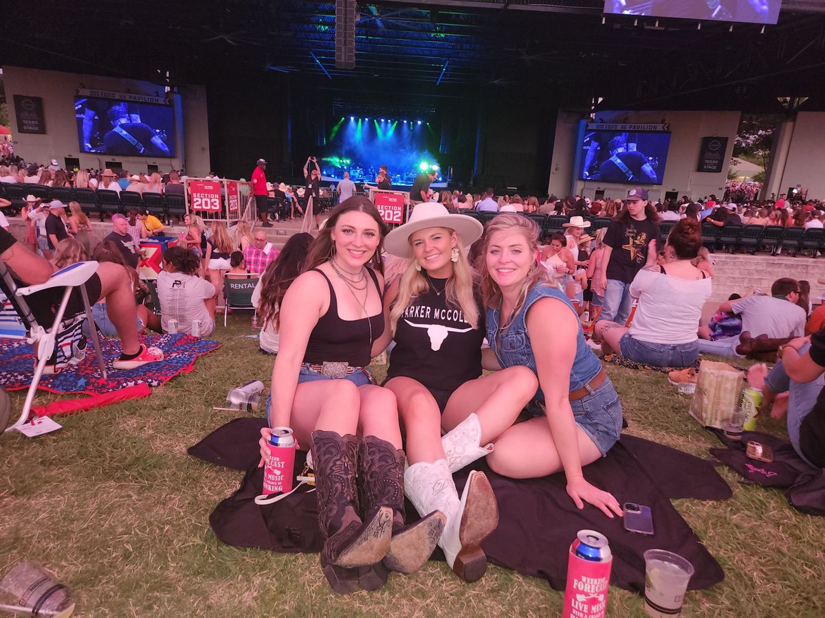 teffyco23's tweet photo. still can’t over that @ParkerMcCollum shouted out my shirt in yerington☺️ it had its premier at Dos Equis and is coming back for his Austin concert in October https://t.co/n89WcVf9e2