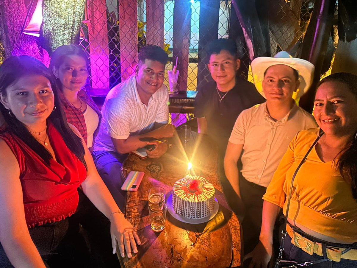 Cada sueño es merecedor de ser cumplido 🎊🥳🎂
#cumpleaños #HappyBirthday #festejo #sacha #Ecuador #cerveza #Pastel