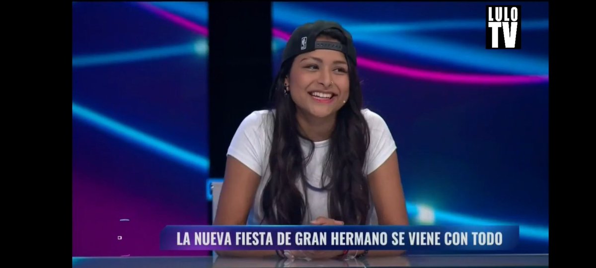 Cooniebv's tweet photo. MAS LINDAAAAA!💗 #viviliebers https://t.co/zIKoYOn9xg