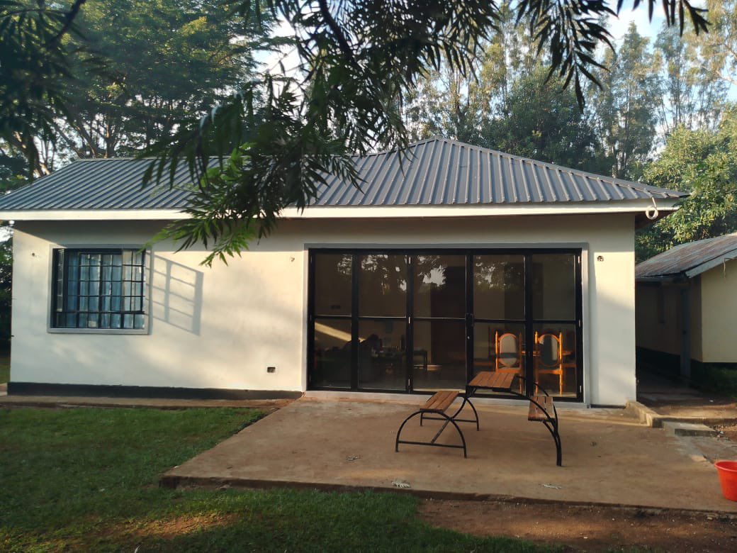 dnahinga's tweet photo. Everyone in this Boma is happy. 🙌🏿✨🥁

30 Years Ago: Owner of the House

60 Days Ago: Design

Today: Actual 

The interesting thing is that we have fulfilled the mission we set out to do through @PodCityKe by @UjenziBora 

You can now build your house remotely anywhere in Kenya. 

Fact: I have not left Nairobi. You don’t have to have headaches while building Oshago 

Happy for the Team and our Client. ✨😊

Start Your Project: https://t.co/zUoY3l1Id7 

🫶🏿🙌🏿🔨
#BuildKenya 
#JengaOcha 
#JaMjengo 
#PropertyOwnership