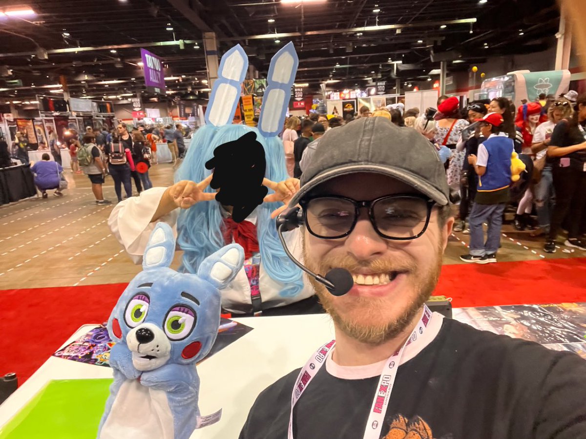 AMoonshade's tweet photo. Met Glamrock Freddy’s VA today and violently cried infront of him‼️‼️the man the myth the legend kellen Goff, actually best day of my life 😭 https://t.co/XS2BcZ0yQD