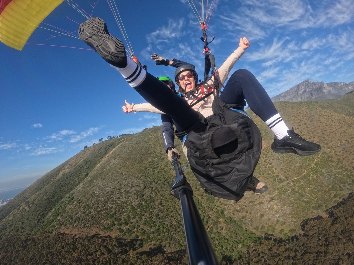 TandemFlightCo's tweet photo. Come Tandem Paragliding with us in Cape Town, we train daily from Signal Hill. To book a flight WhatsApp or call us on: +27 625017847 #southafrica #capetown #tablemountain #signalhill #lionshead #paragliding #capetownadventures #capetownguide #capetownlife #tandemparagliding https://t.co/Ick3cwsKoJ