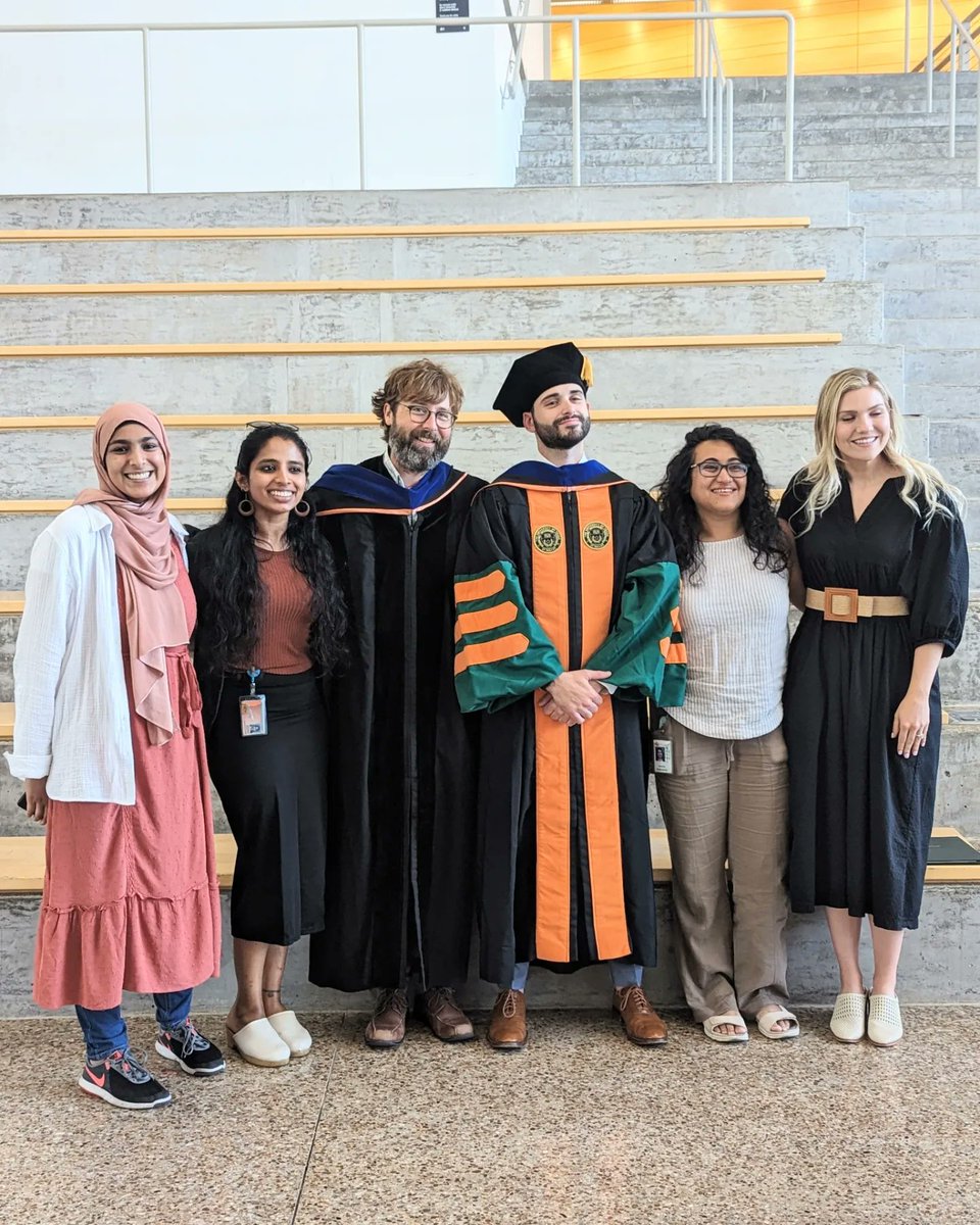 LabVarner's tweet image. #Varnerlab at Dr. Daniel Maruri&apos;s hooding ceremony today! Congratulations Daniel on the successful completion of Joint Ph.D in Bioengineering (UT Dallas and UTSW medical center)🎉 👏 
@bme_utd
@UTSWGradSchool @UTSWOphth #doctoralhoodingceremony #phdgraduation