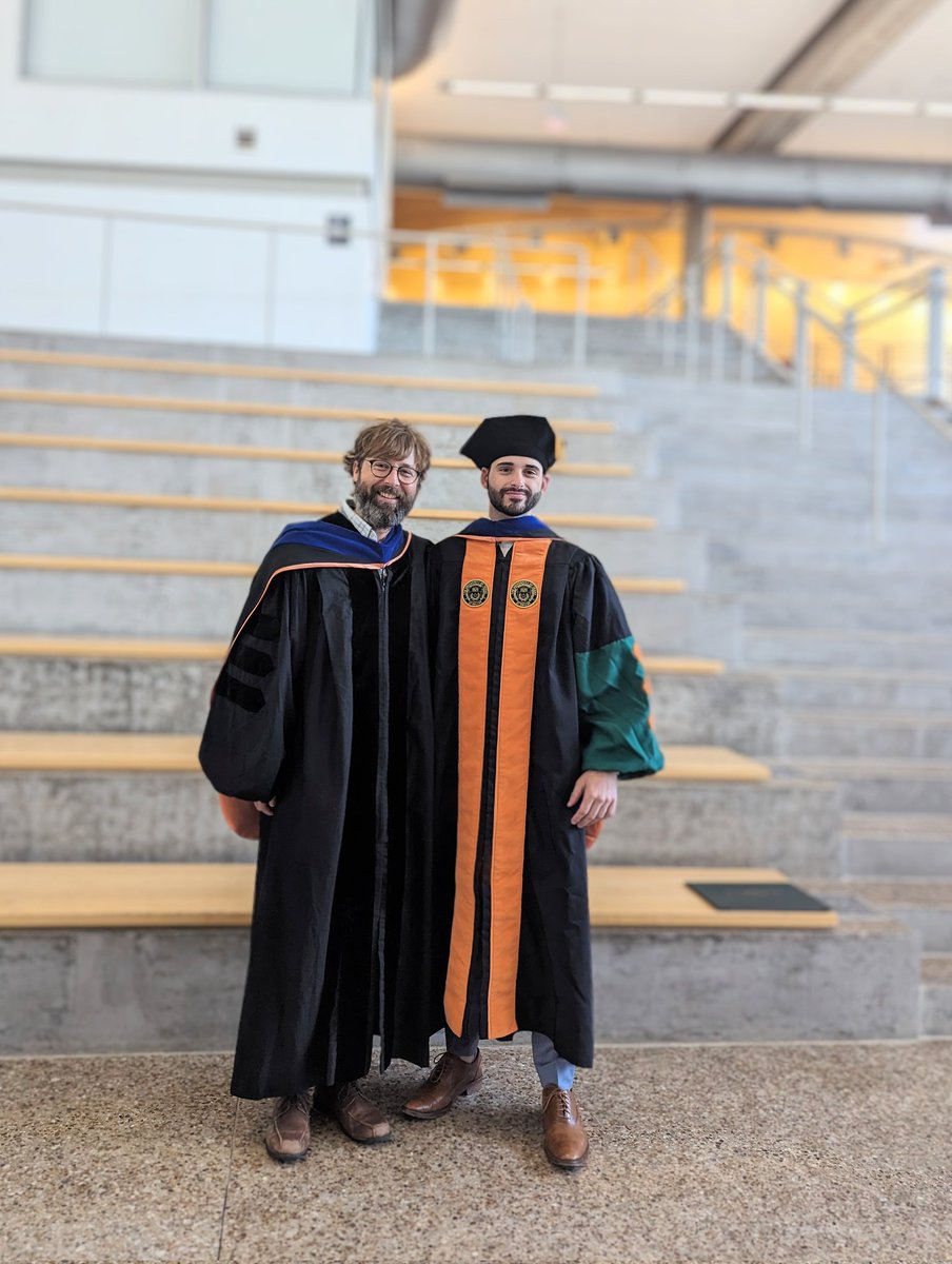 LabVarner's tweet image. #Varnerlab at Dr. Daniel Maruri&apos;s hooding ceremony today! Congratulations Daniel on the successful completion of Joint Ph.D in Bioengineering (UT Dallas and UTSW medical center)🎉 👏 
@bme_utd
@UTSWGradSchool @UTSWOphth #doctoralhoodingceremony #phdgraduation
