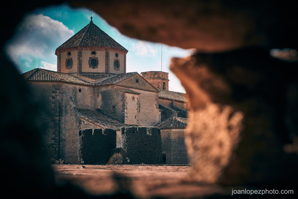 joanlopezphoto's tweet photo. #Castle perspectives
📸 Fujifilm X-T4
📷 Fujinon XF 16-55mm F2.8 R LM WR
⚙️ ISO 160 - f/8.0 - Shutter 1/1000
#altafulla #village #castellaltafulla #castelldaltafulla #castelldelsmontserrat #esglesiadesantmarti #santmartidaltafulla #architecture #architecturephotography #stonewalls #church #street #streets #streetphotography #sky #clouds #cloudscape #trees #hole #selfie #storytelling #storytellingphotography #photographer #photography #fujifilm #fujifilm_xseries #fujifilmxt4 #fujixt4 #xt4