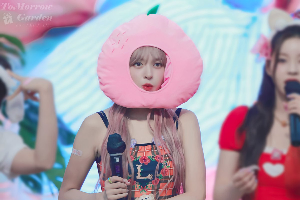 LilyM_CNGarden's tweet photo. 230715 HD

The most delicious peach in the world😋😋😋😋

#NMIXX #엔믹스 
#LILY #릴리 https://t.co/pXTT6s7Qha