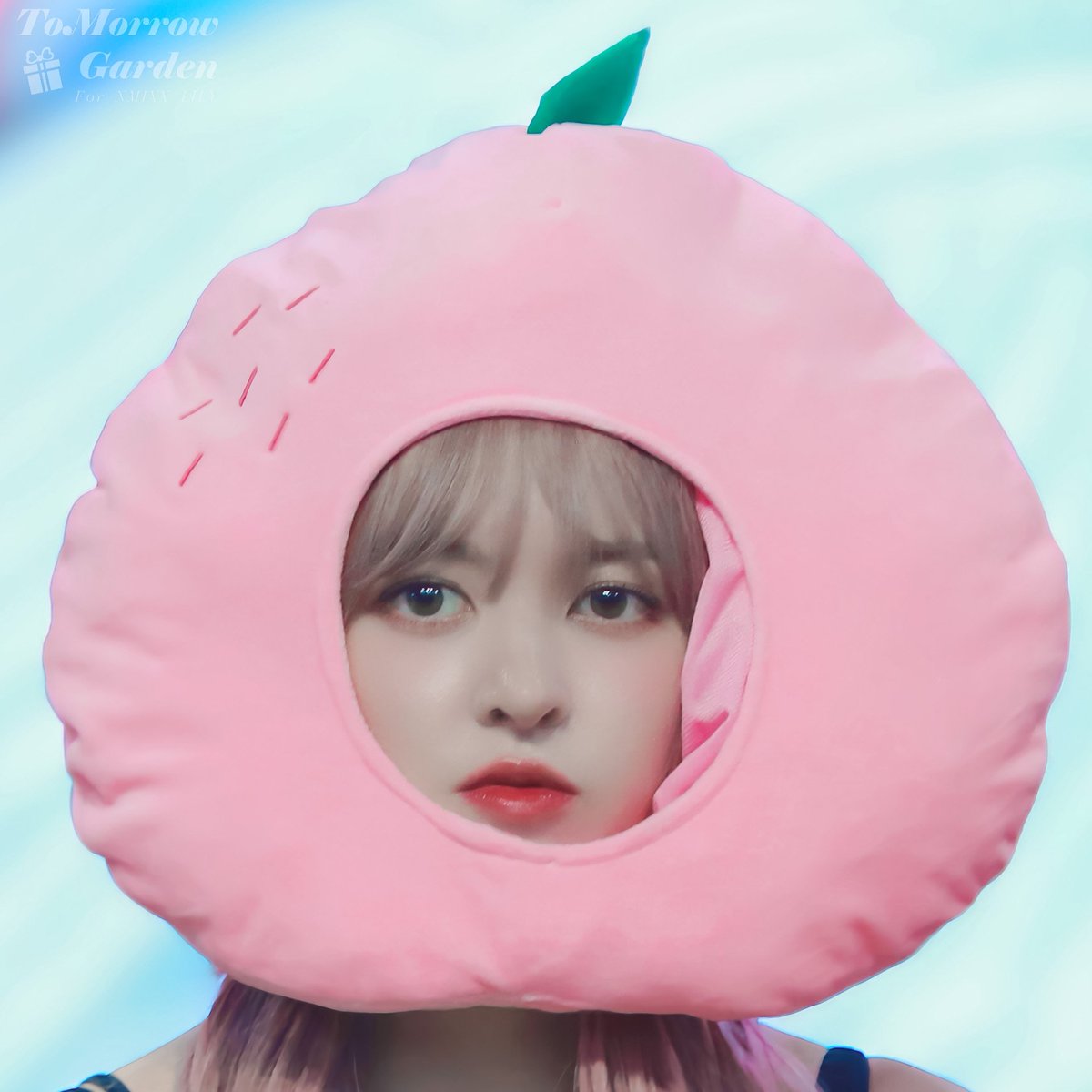 LilyM_CNGarden's tweet photo. 230715 HD

The most delicious peach in the world😋😋😋😋

#NMIXX #엔믹스 
#LILY #릴리 https://t.co/pXTT6s7Qha