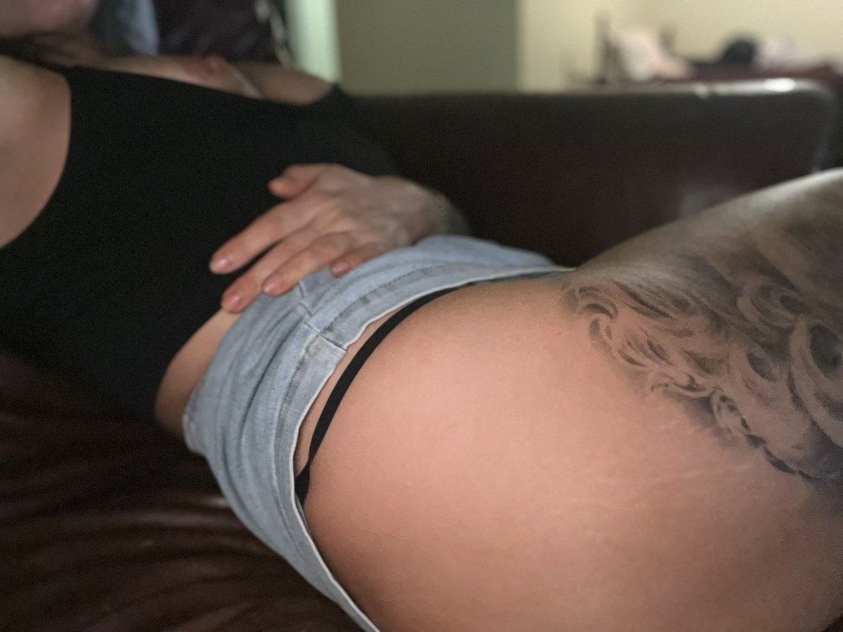 Goth_Stepsister's tweet photo. Will you be my new step bro? https://t.co/HMJFI2BEzT