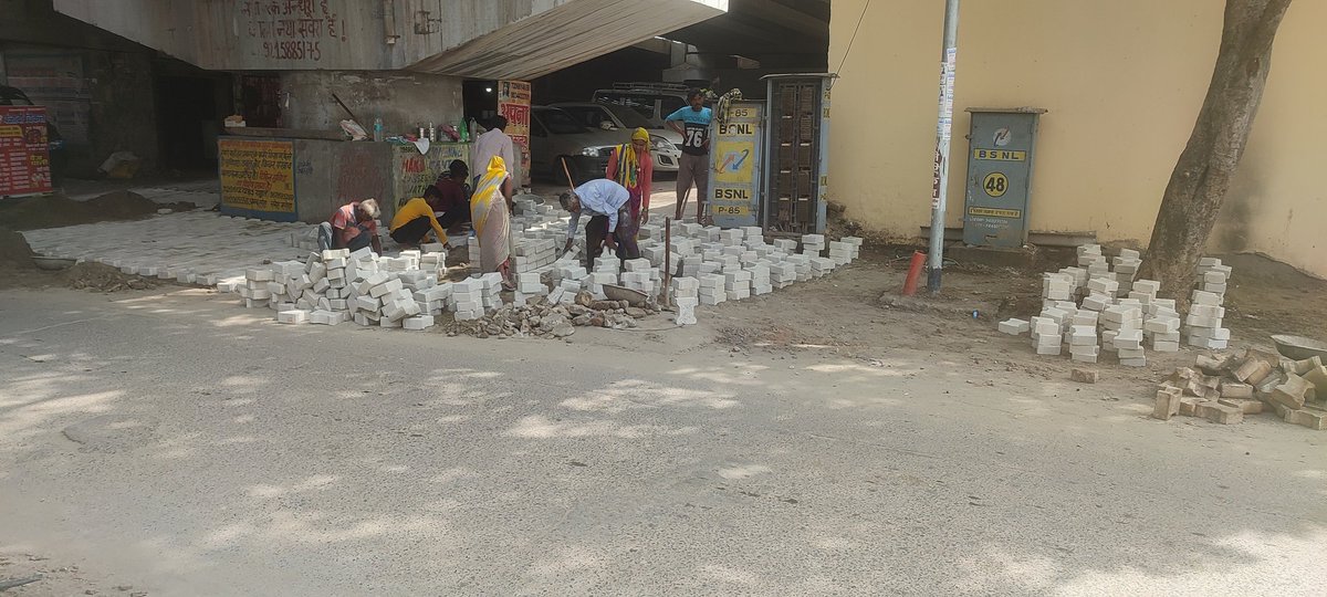 Jitende42571223's tweet photo. @cmohry 12/08/2023आदरणीय मुख्यमंत्री हरियाणा।सोनीपत डबल स्टोरी रोहतक ओवर ब्रिज के नीचे टाईल बिछाने के काम मे जनता द्वारा प्रार्थना करने के बाद भी ठेकेदार द्वारा 50 मीटर के हिस्से पर टाईल नही बिछाई गई। कृपया संबंधित अधिकारी ठेकेदार की लापरवाही पर नियमानुसार उचित कार्यवाही करें। https://t.co/Z2mKBt07pC