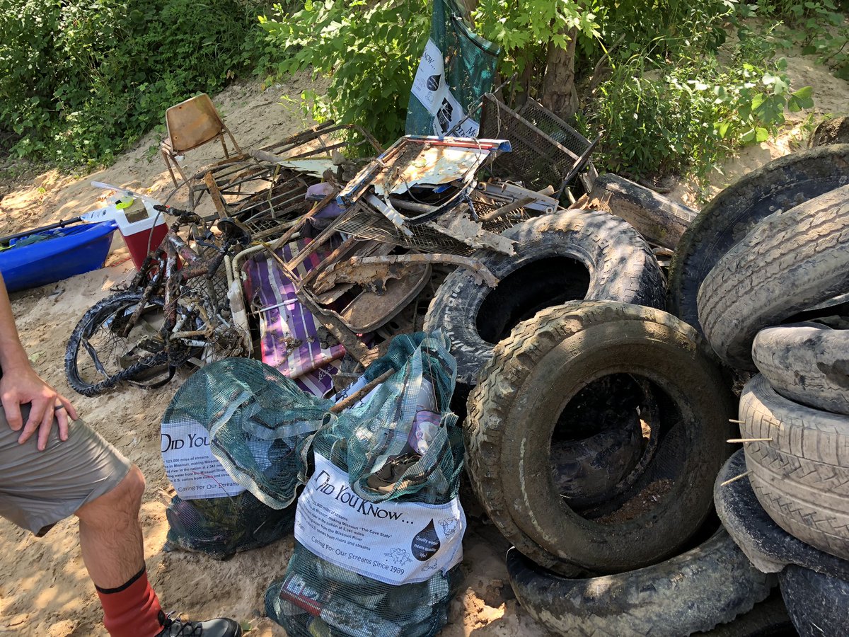 MDC’s Gateway Conservation Team removed over 1000 pounds of metal, 750 pounds of trash, and 27 tires from the last mile of the Big and 2.5 miles of the Meramec River in four hours.