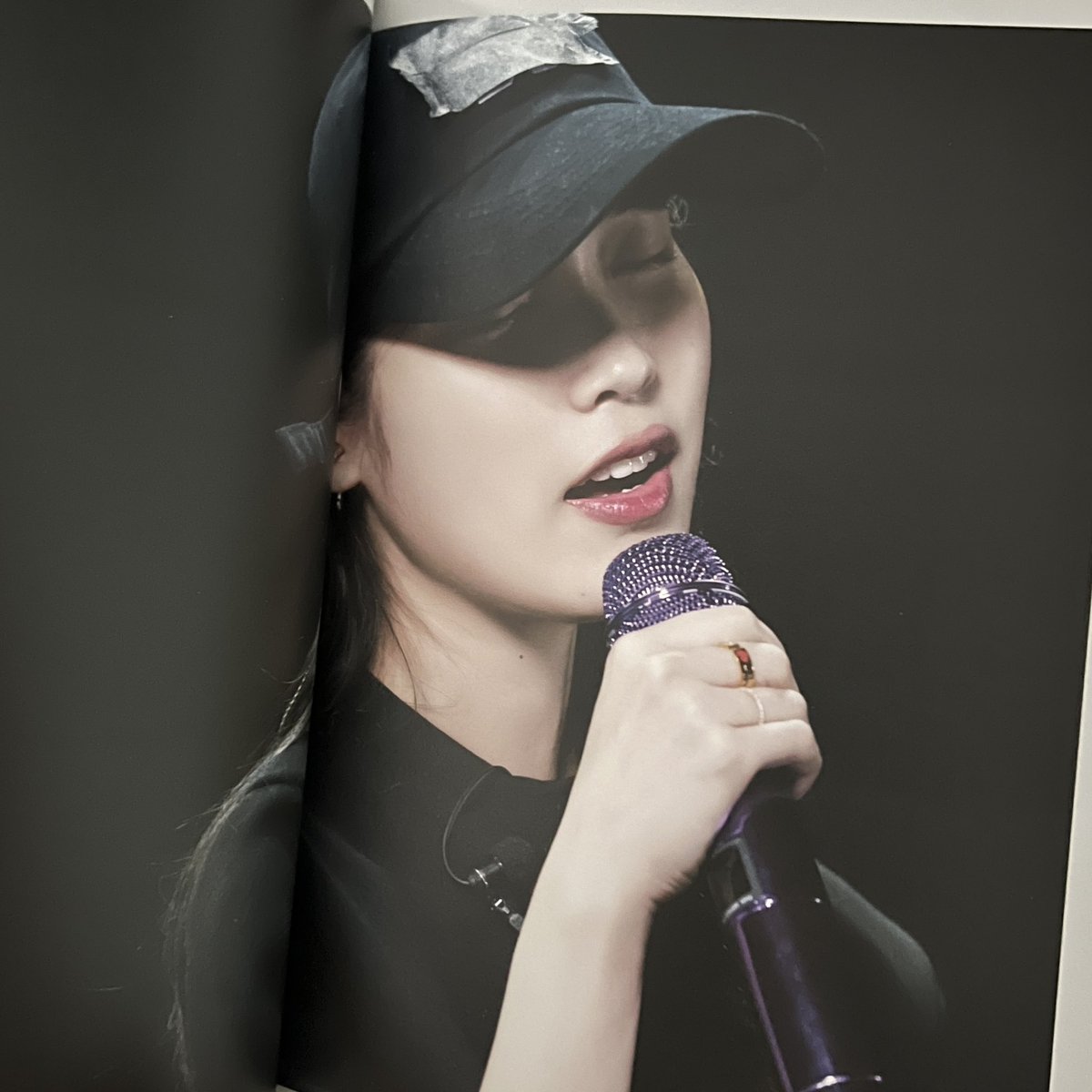 heejoo_0516's tweet photo. 헐 언니 손에 아이유인나 우정링🥹🫧 https://t.co/PT3sc6FBUq