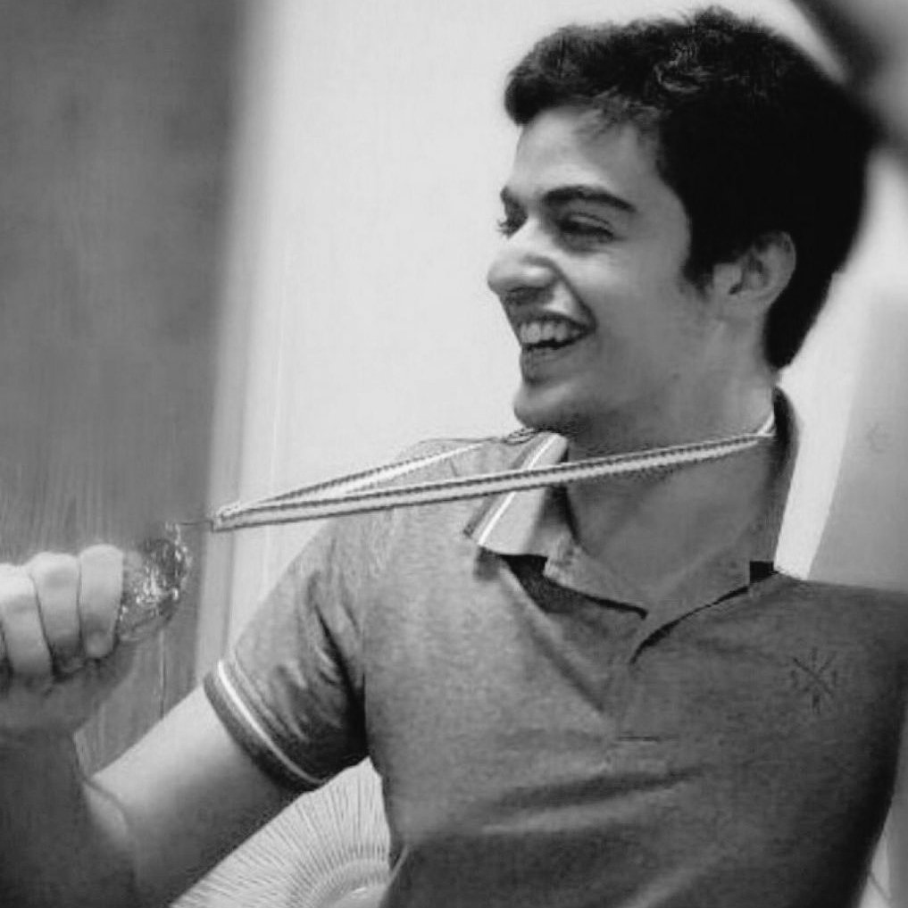 remisgp's tweet image. #علی_یونسی با رتبه تک رقمی تو دانشگاه شریف قبول شد و الان تو اوینِ
#مهسا_امینی