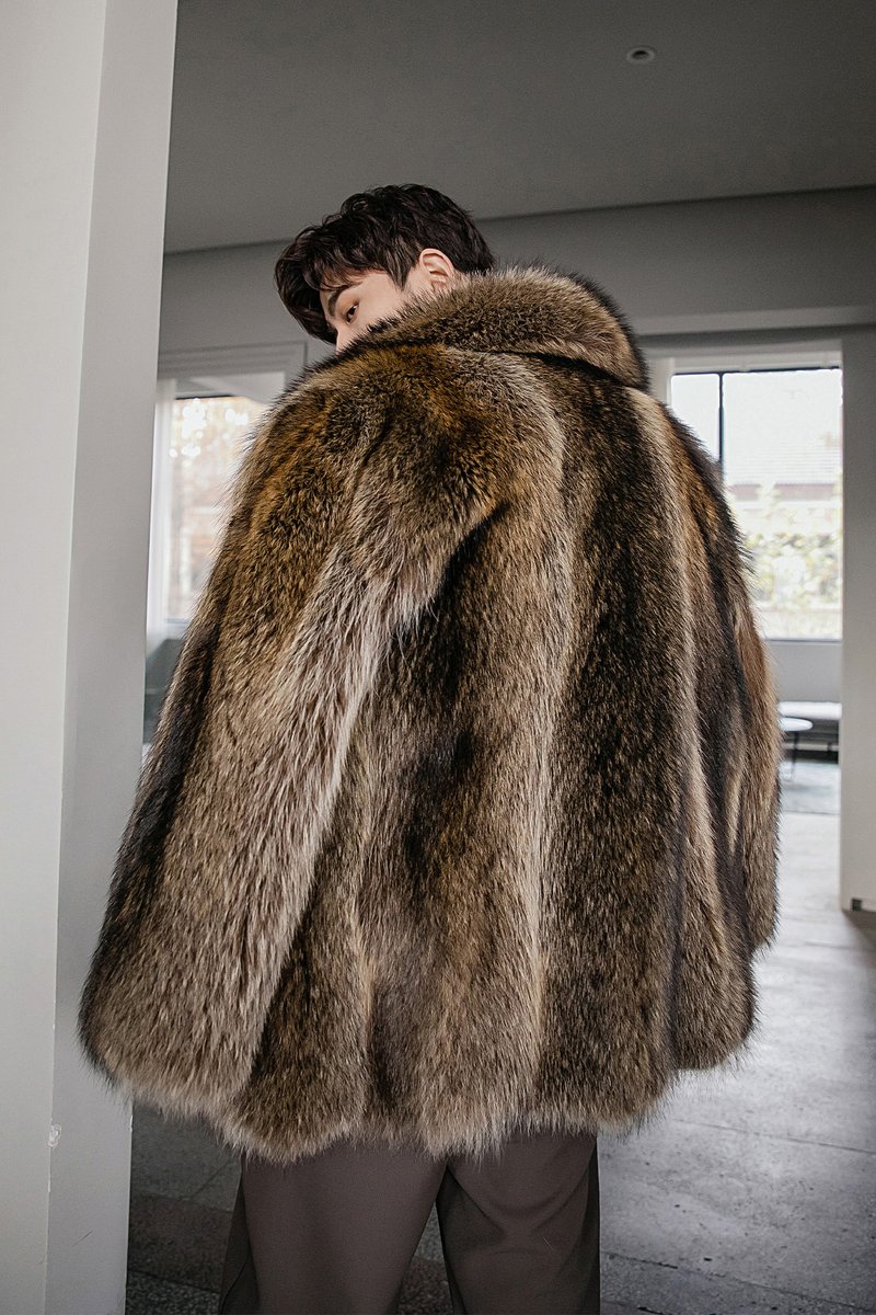 feissifur's tweet photo. Men's Raccoon Fur Coat
#fur #furfashion #winterfashion #feissifur #mensfashion #mensfur #mensfurcoat #mensfurjacket #furcoat #furjacket #raccoonfurcoat #raccoonfurjacket  #raccoonfur #realraccoonfur #realraccoonfurcoat #realraccoonfurjacket https://t.co/Jw6dREqtPp
