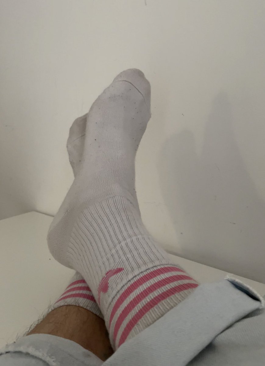 feeturing8's tweet photo. I walked for hours and hours and now I need a strong massage and someone who want to fuck me

https://t.co/2SaYd9UXfT

#feet #feetlover #gayfeet #feetgay #malefeet #massage #socks #sexfeet #feetfinder https://t.co/5ie87NZZHa
