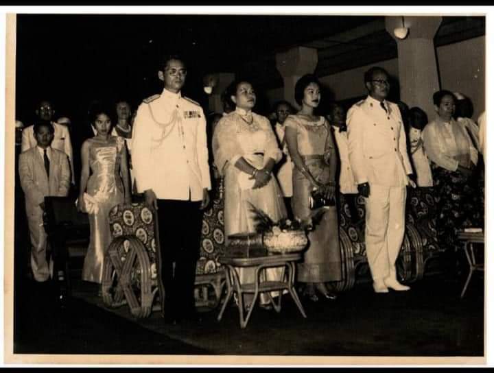 Aye_NeWin's tweet photo. Happy 91st Birthday Your Majesty. 

May Queen Sirikit, the Queen Mother of Thailand have a long and enlightened live.

ထိုင်းဘုရင့် မယ်တော်ကြီး သီရိခေတ်ဘုန်းတော်ကြီးလို့ သက်တော်ရှည်ပြီး တရားထူး တရားမြတ်ကို ကျင့်ကြံ မျက်မောက်ပြု မွေ့လျော် တော်မူနိုင်ပါစေကြောင်း ဆုတောင်းလိုက်ပါတယ် https://t.co/cYQ6PfIRo2