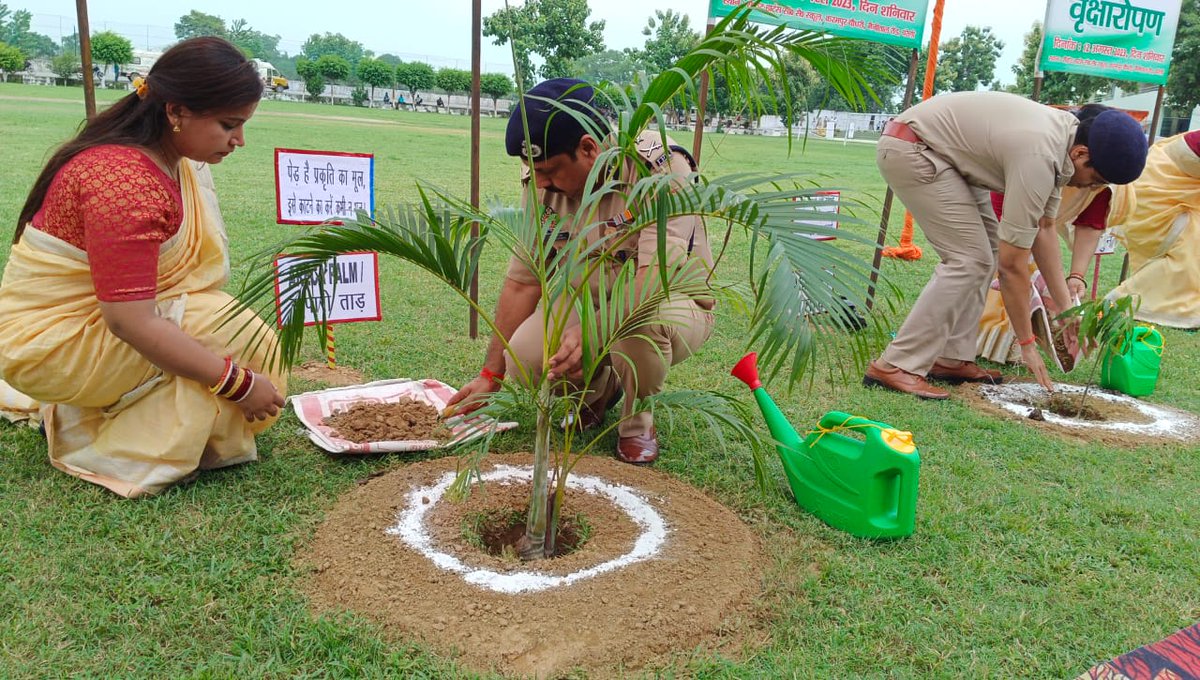 's tweet image. पुलिस महानिरीक्षक बरेली परिक्षेत्र द्वारा चलाये जा रहे विशेष अभियान Save Our Birds.. Mission व #मिशन_लाइफ के तहत
@rakeshs_ips द्वारा पर्यावरण संरक्षण हेतु सेक्रेट हार्ट्स पब्लिक स्कूल जनपद बरेली में वृक्षारोपण किया गया |