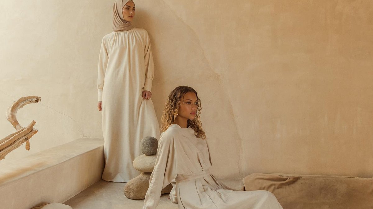 astartupworld's tweet image. Elevate your style with the elegance of #VeiledCollection! 🌸 Dive into curated fashion picks and make them yours with a special treat. Use "VIVACIOUS" for a 10% Veiled Collection Discount! Dive in: startupworld.com/startup-deals/… 🛍️ #ModestChic #FashionDeal #TrendAlert