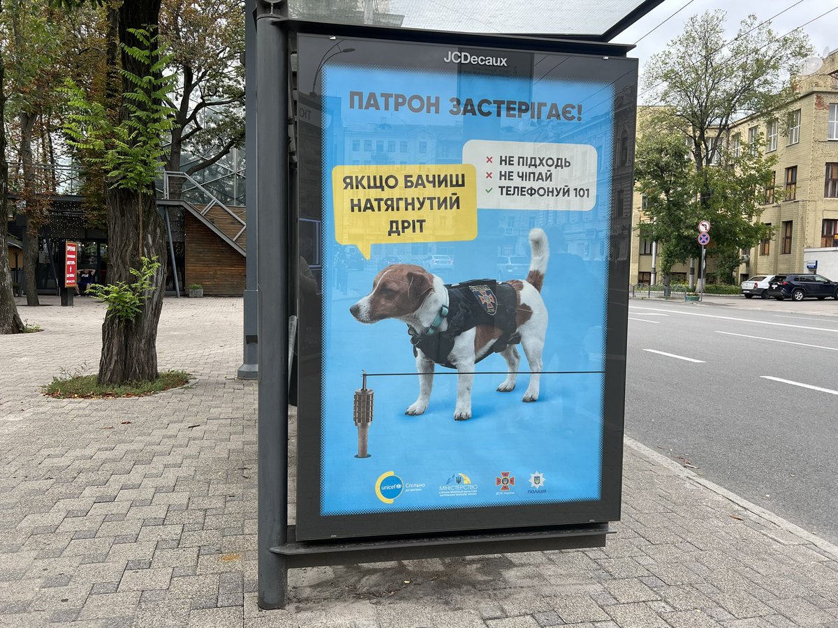 milapalamar's tweet image. From Lviv to 📍 Kharkiv — wherever in Ukraine you go — you always rely on Patron the dog to be there together with @UNICEF_UA to remind children abt mine/UXO risks and safe behaviours #EORE