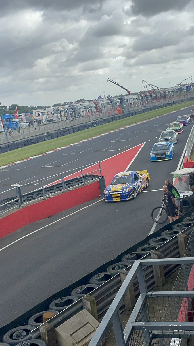 RAVENOLUK's tweet photo. It’s all go here at Donington park for the Pickup Truck racing 🏁. #ravenoluk #pickuptruckracing #doningtonpark https://t.co/txlxwytFlT