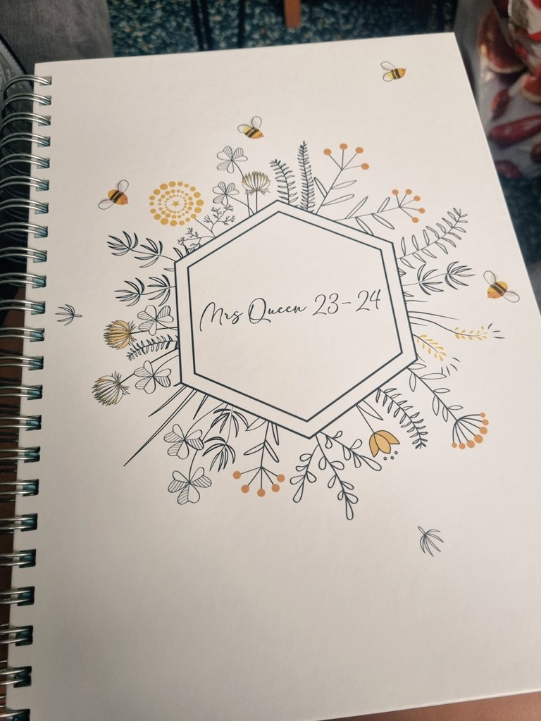 Mrs Queen tweet media