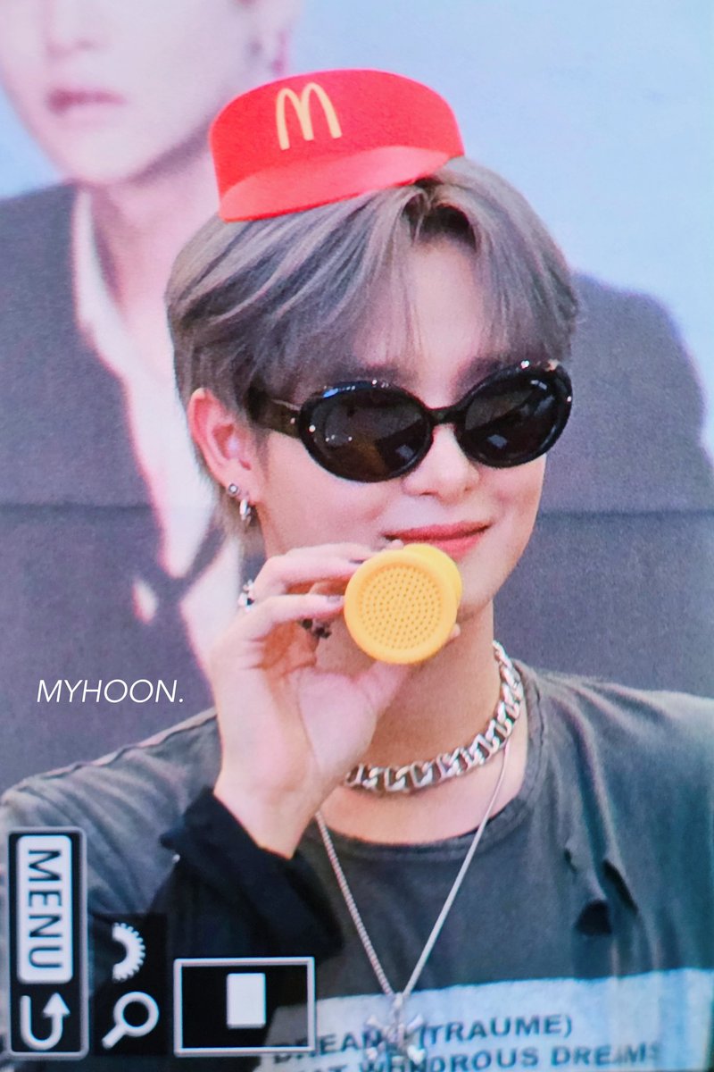 230812 대면 팬싸

請來份勁辣雞腿堡餐
要比朴志焄還辣 🍔🥵

#JIHOON #지훈 #ジフン
#트레저 #TREASURE