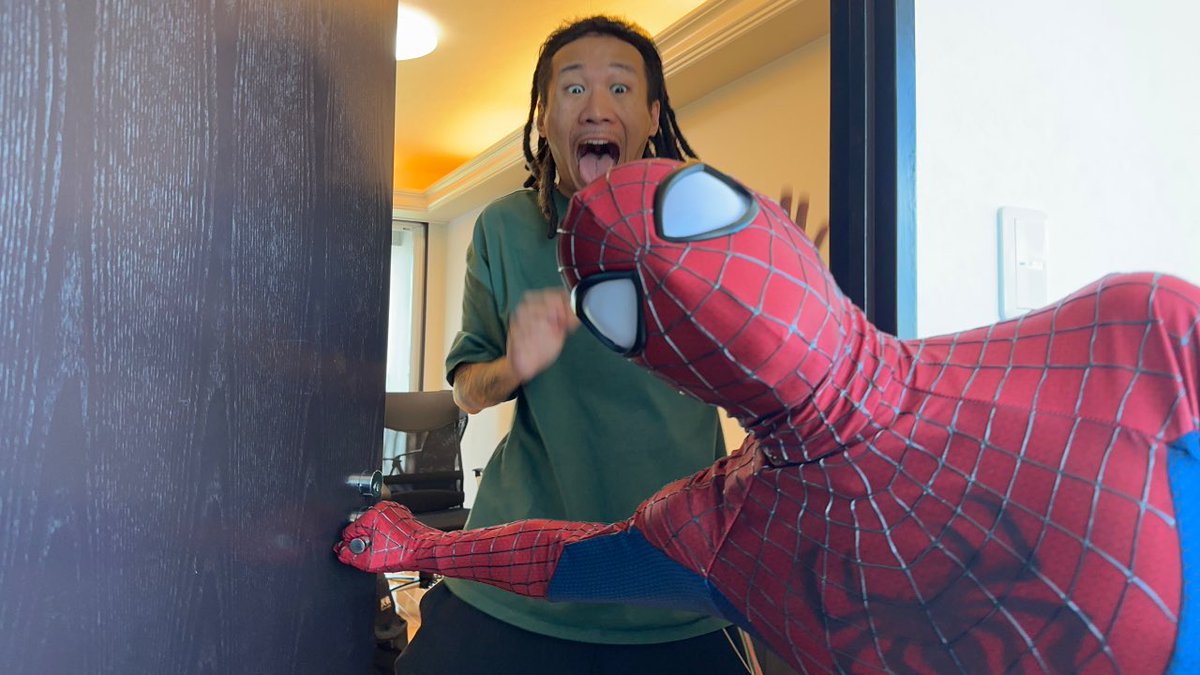 mcgardman's tweet photo. 世界最速で登録者1000万人超えた
奴とMYの家乗り込んでみた【ド���キリ】
https://t.co/LZlNBOfGKU https://t.co/TK3hwcNZqQ