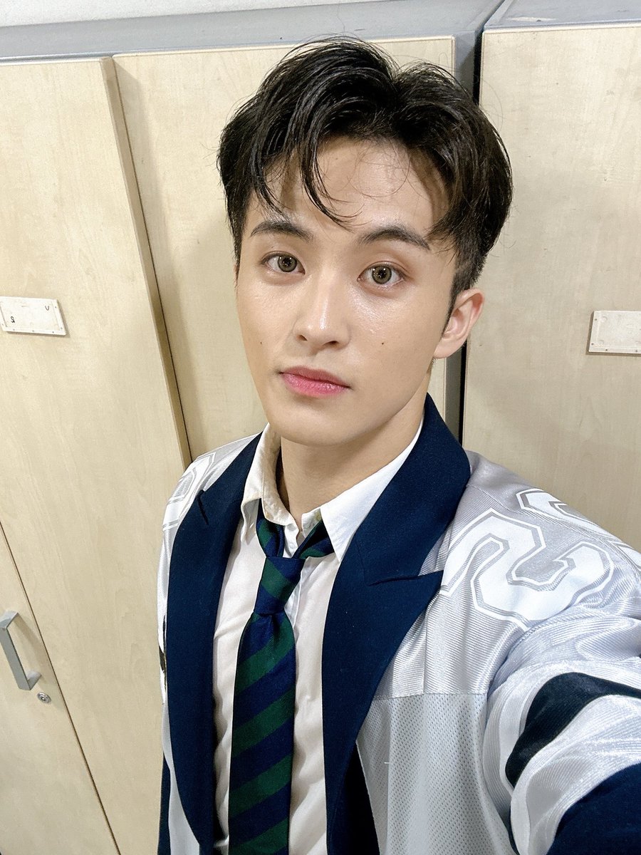 mkneo_'s tweet photo. Mark selfies right after stage🫠 https://t.co/0Z7mb24gGx