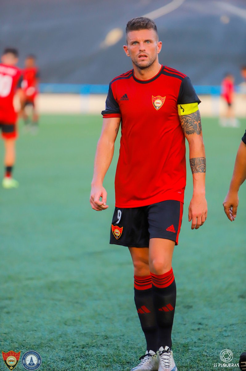Andrés Carrasco <a href="/a_carrasco9/">Andres Carrasco</a> ya ejerce como capitán del <a href="/cdcieza_/">𝐂𝐥𝐮𝐛 𝐃𝐞𝐩𝐨𝐫𝐭𝐢𝐯𝐨 𝐂𝐢𝐞𝐳𝐚</a>
