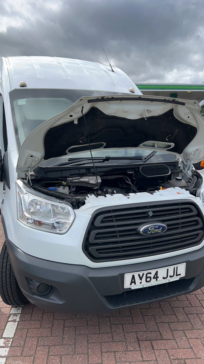 mitchgravesy's tweet photo. Minibus broke down on way to Oxford…@officialcufc fancy getting the team coach to do a U-turn and pick us up? https://t.co/9D5qcdoNUi