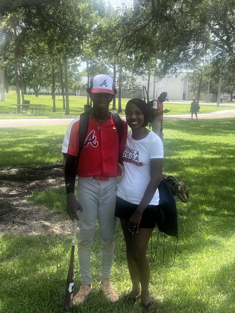 LeeStephanie8's tweet photo. @MLB @ronaldacunajr24 @ozzie @Braves @ronaldacunajr24 and @ozzie biggest fan! https://t.co/wT8qyTZVCP