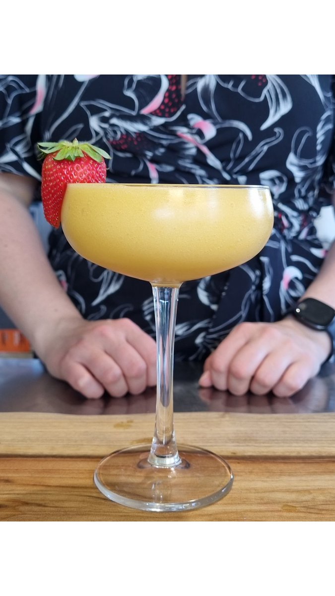 LilysLushLife's tweet photo. I just posted my Frozen Mango Daiquiri recipe on youtube and tik tok !! 👅💇‍♂️🦧

its super delish, if only the weather for frozen drinks would come back now 🧐 https://t.co/hoqwIKOHxE