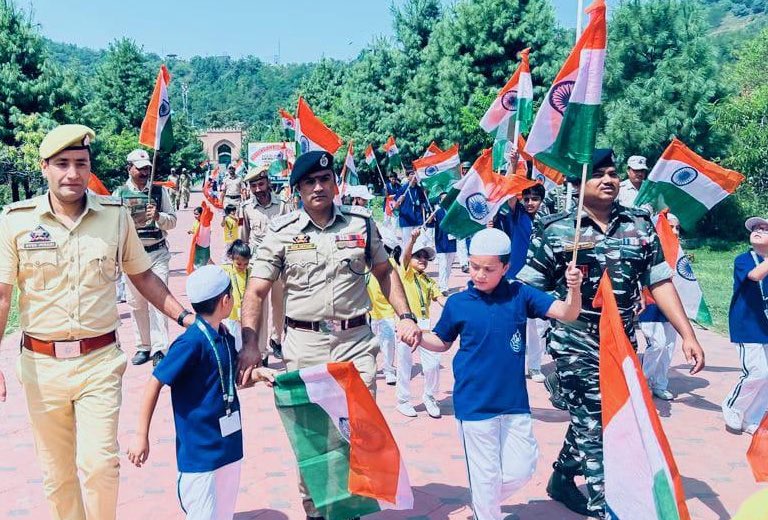 Tiranga rallies under 'Meri Mati Mera Desh' going on in Srinagar district by J&amp;K Police in assocation with civil society &amp; students.