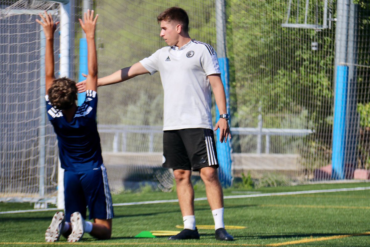 LasRozas_CF's tweet photo. CLUB| Recuerda que aún estás a tiempo de apuntarte a los programas específicos de la familia #CorazonAzul

¿Con qué objetivo? Para llegar a punto y al 100% a la #pretemporada con tu EQUIPO.

¿Cómo? Apuntándote en el siguiente enlace:
👉 https://t.co/BHnRYTUunG

#MetodoLRZ https://t.co/p1dzKMutbx