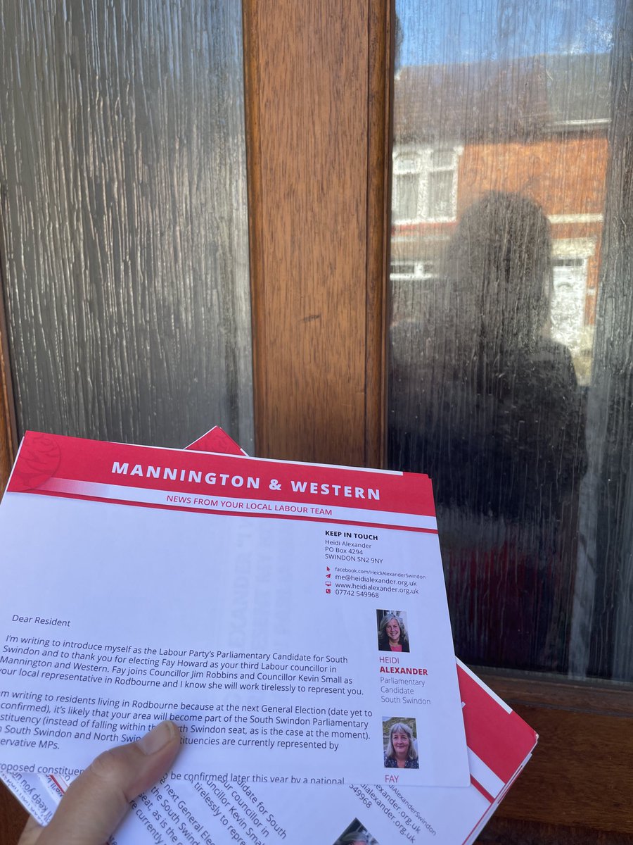 FayHoward67's tweet photo. Clean up event in #Toothill #litter & campaigning in #Rodbourne The happy Saturday of #Councillor life. Great to talk to so many residents agreeing that it's time for change nationally #VoteLabour https://t.co/kD6qlZm485