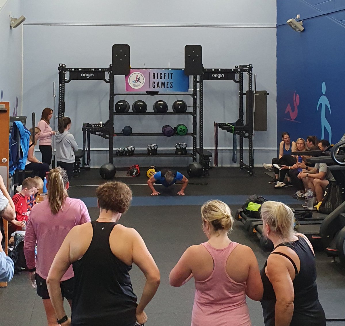 🏋‍♂️🏋‍♀️RigFit Games in full swing! Our singles competitors are giving it their all 💪🏆 #RigFitGames