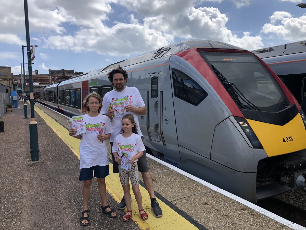 LowestoftCentr1's tweet photo. We’re having fun at the launch of @WherryLines @BitternLine #BouncingBrains #HappyTravels colouring book launch here at @greateranglia #Lowestoft station - free colouring books and live art workshop with artist Matt Jones. Here until 3pm today #CommunityRail https://t.co/9gG2zCWDpO
