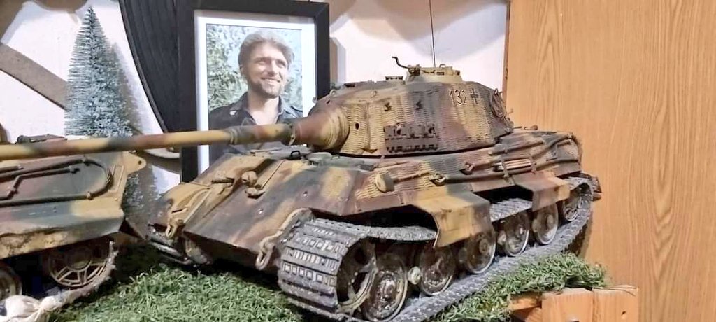 TRUFAULT's tweet photo. ¡Kurt Knispel fue el más grande!
Pequeños santuarios...
🇩🇪
#Panzer #Tiger #WW2 #WWII #TigerII #Knispel https://t.co/FtaKMEPX6x
